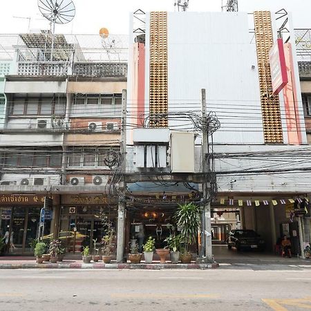 Oyo 110 Old Town Hotel Bangkok Exterior photo