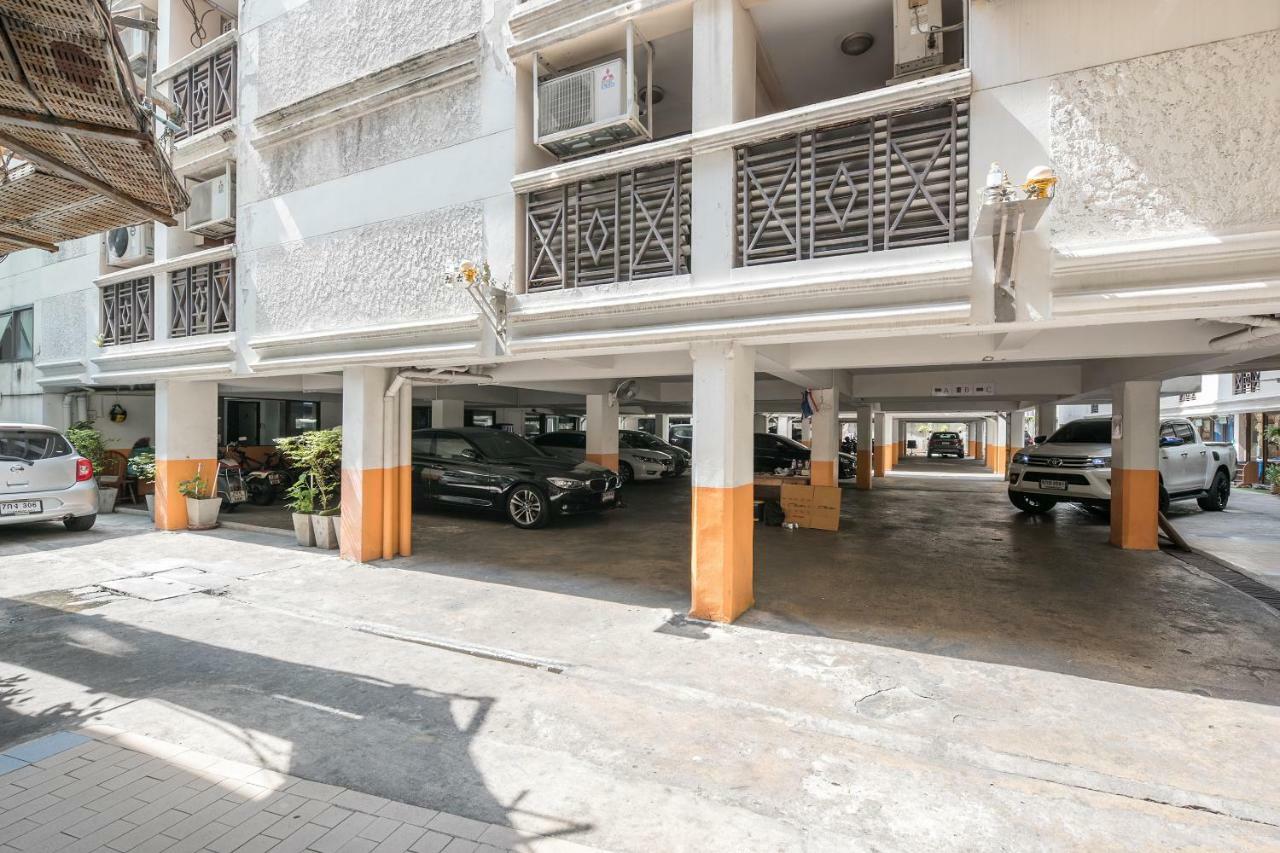 Oyo 110 Old Town Hotel Bangkok Exterior photo